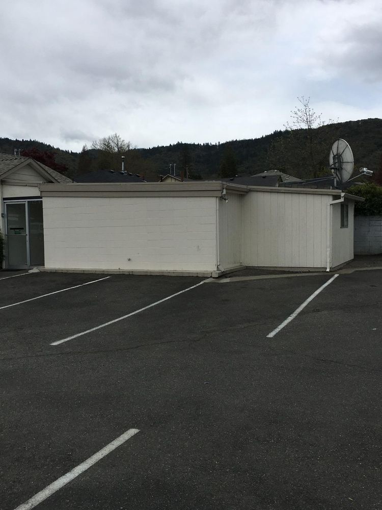 1325 NE 7th St, Grants Pass, OR 97526